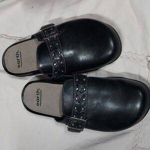 Earth Woman's  Leather Sandal New No Tag Size 6.5